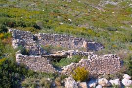 4-massif-saint-cyr-calanques-marseille-vestiges-bergerie-c-dep13.jpg