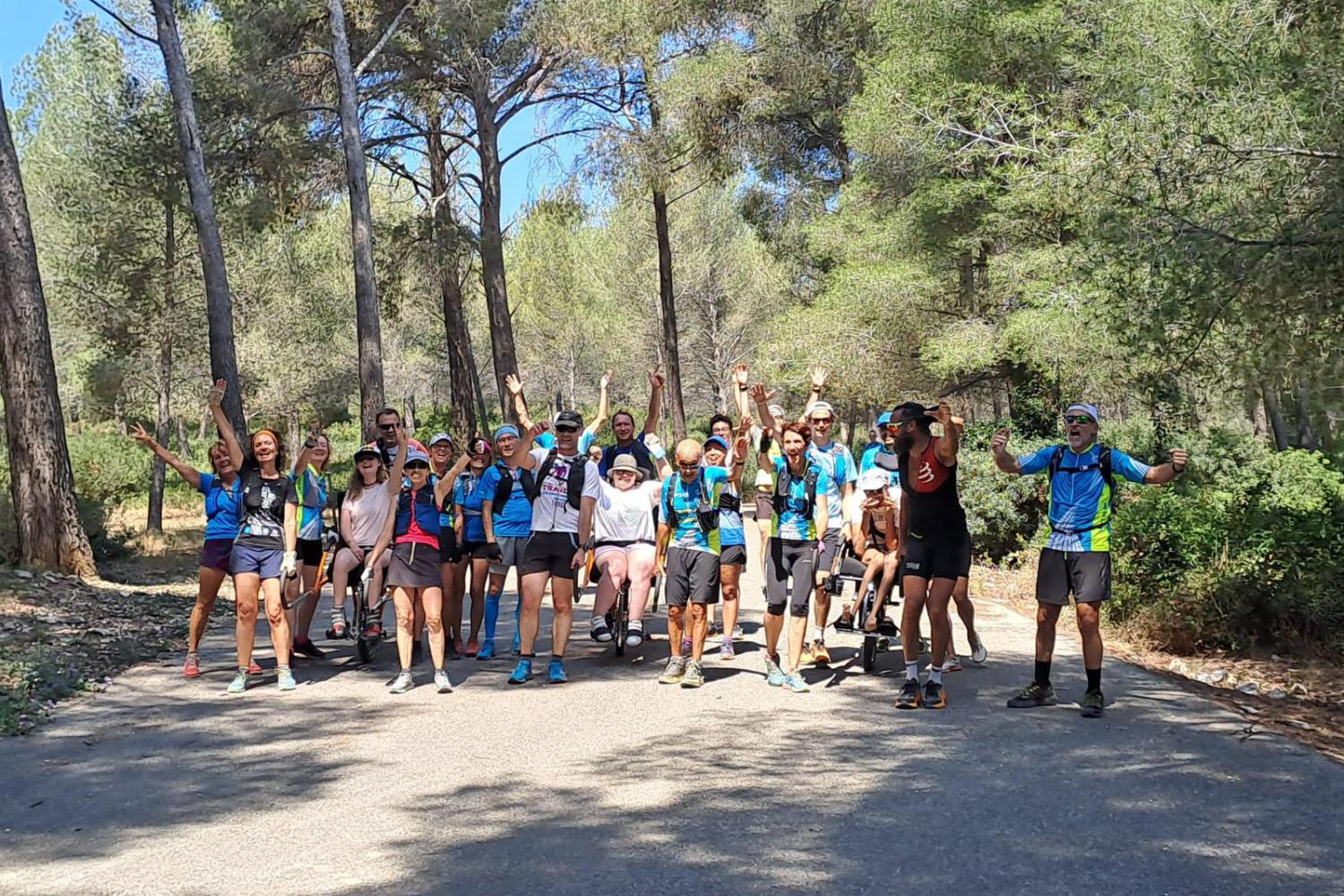 Photo de famille de l'ensemble des participants et bénévoles à la sortie